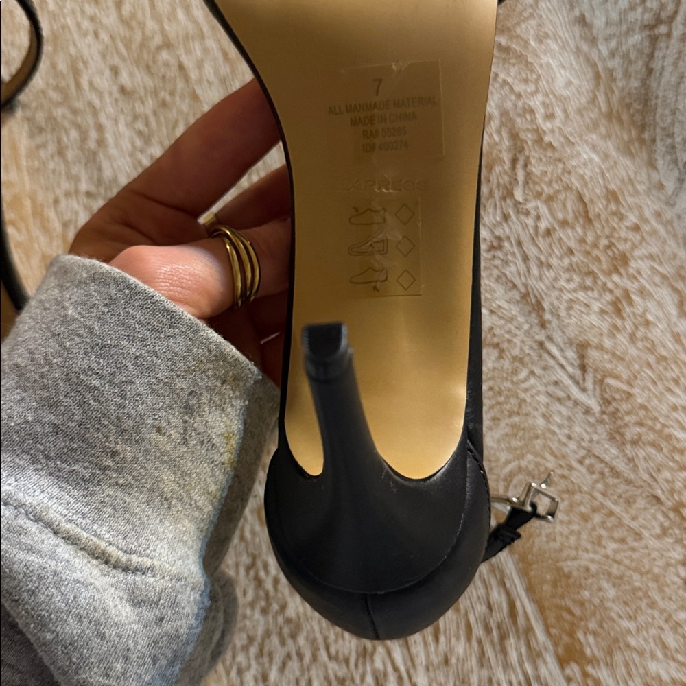 Heels - Picture 2 of 4